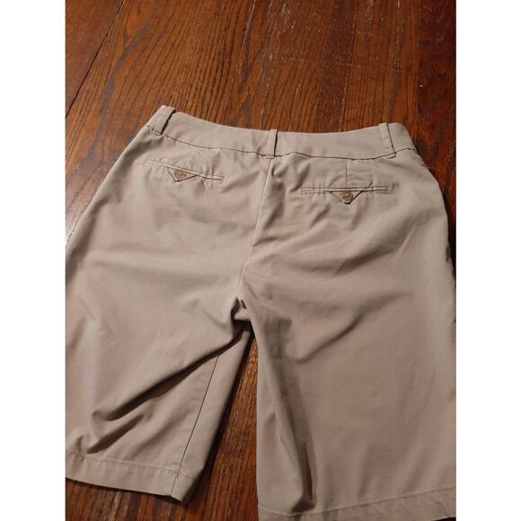 Size 8 Dockers Khaki Tan Double Button Flat Front Mid Rise Bermuda Shorts Pocket - Picture 3 of 3